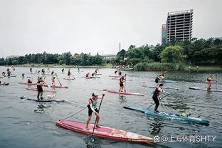 请全校通报！代表清华大学出战的U19男篮内线淡厚然扣碎篮板